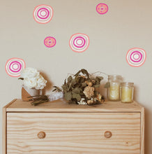 Load image into Gallery viewer, Um toque de cor com os nossos autocolantes decorativos de bolas num canto de um quarto infantil!