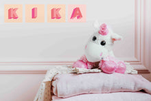 Load image into Gallery viewer, As letras cor de rosa são sinónimo de romantismo!