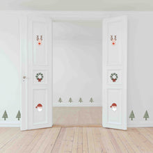 Carregar imagem no visualizador da galeria, Viva o Natal com os seus filhos divertindo-se a colar os ornamentos nos quartos e vivam o espírito de partilha tão característico desta época! E como todos os nossos autocolantes são reutilizáveis, quando acabar a época, cole todos os autocolantes nas bases e volte a usá-los no Natal do ano seguinte!